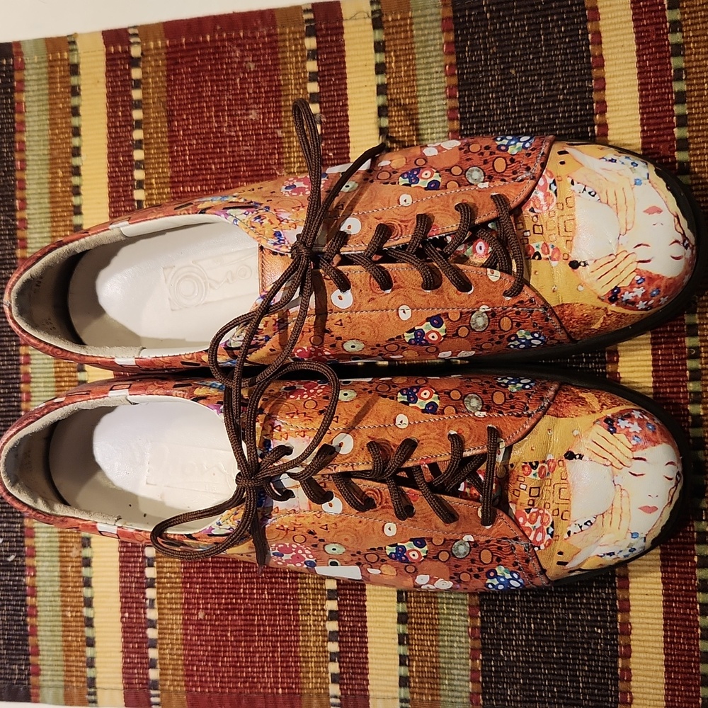 Icon Women’s US Size 6 M Klimpt The Kiss Lace-Up Sneaker Shoes Wearable Art